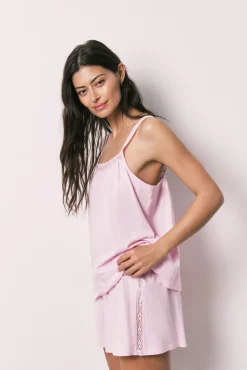 Pijama curto em algodão e renda rosa