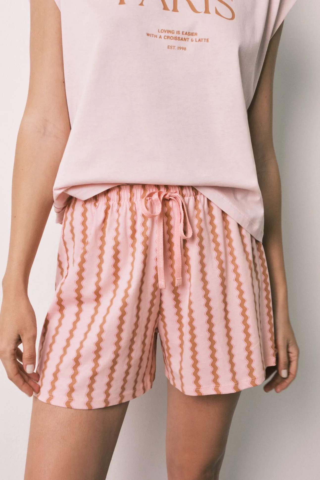Pijama curto em algodão rosa com ondas
