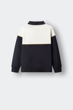 Polo de manga comprida com recortes e costuras para menino