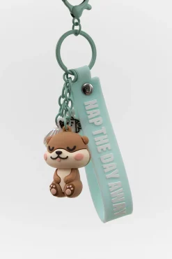 Porta-chaves com charms de lontra preguiçosa