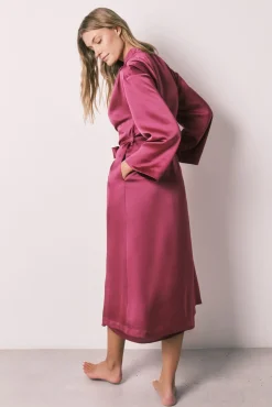 Robe comprida acetinada com folhos