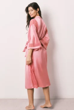Robe comprida acetinada de renda