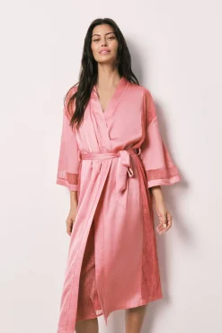 Robe comprida acetinada de renda