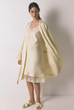 Robe curta cetim amarela