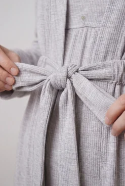 Robe midi com cinto cinza