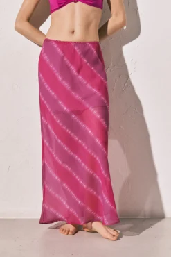Saia midi em crepe estampado tie dye