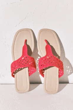 Sandálias em crochet vermelho