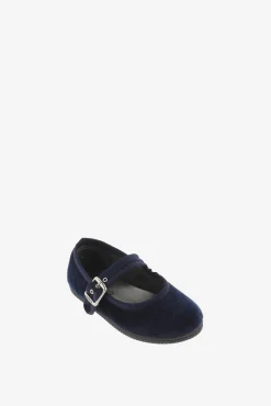 Sapatilhas de veludo para meninas com acabamento e fecho de fivela combinando