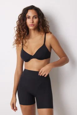 Shorts pretos de emagrecimento e push up