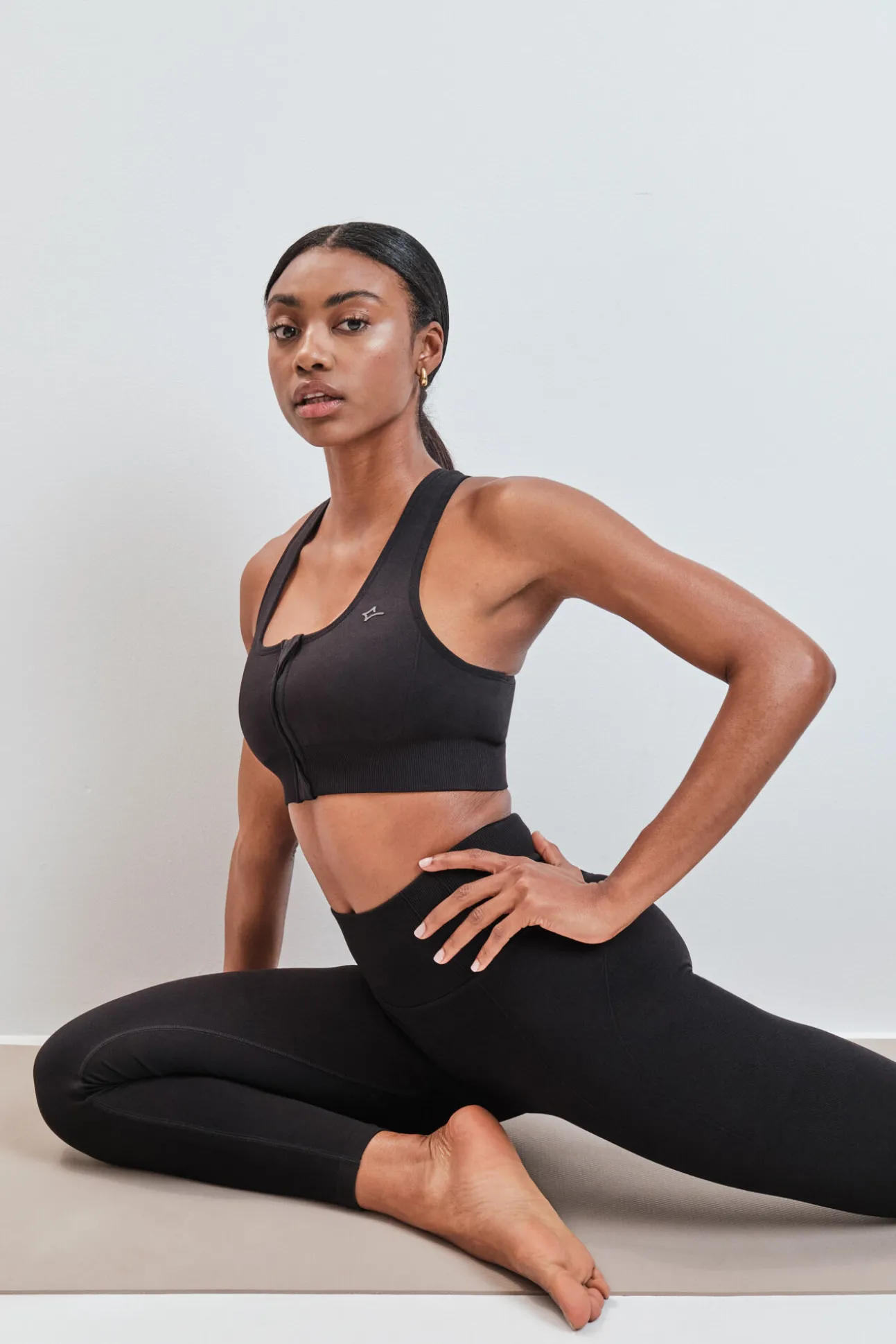 Soutien desportivo fecho-éclair central SEAMLESS FIT preto