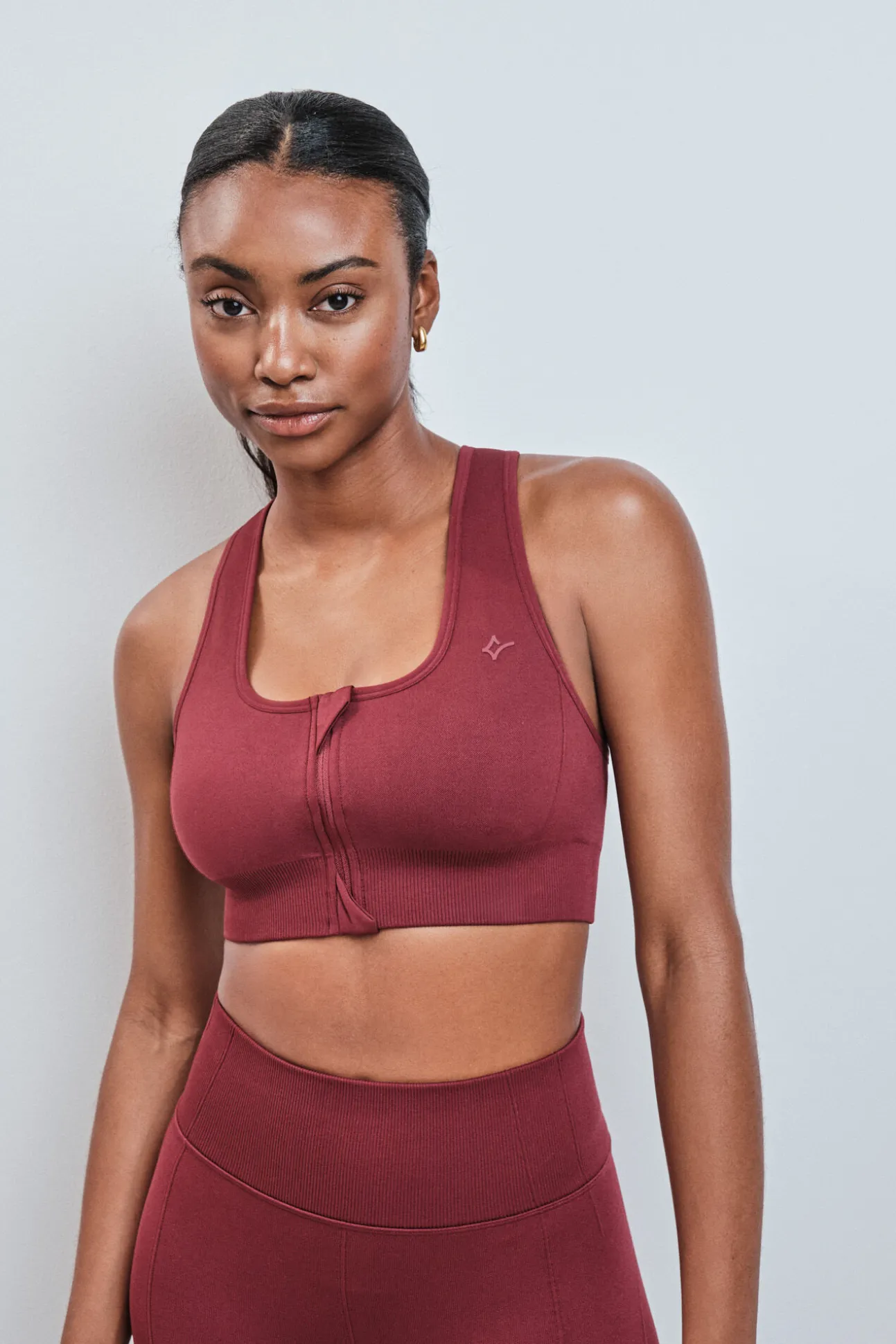 Soutien desportivo vermelho com fecho-éclair SEAMLESS FIT
