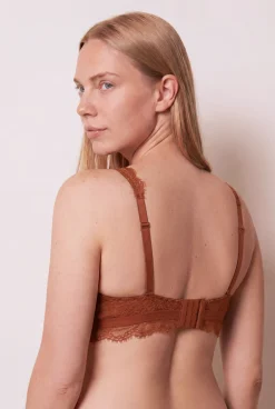 Soutien halter com enchimento em renda marrom INTUITIVE