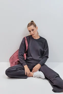 Sweatshirt college em modal cinza