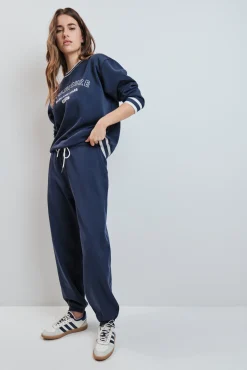 Sweatshirt college em moletão azul