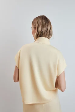 Sweatshirt manga curta em viscose suave amarela