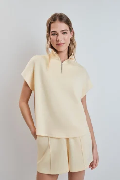 Sweatshirt manga curta em viscose suave amarela