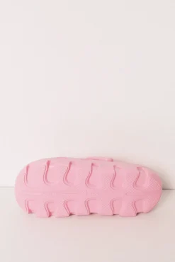Tamanco de borracha plataforma rosa brilhante