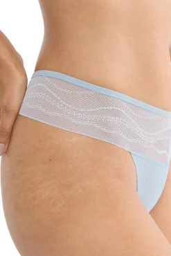Tanga de renda invisível