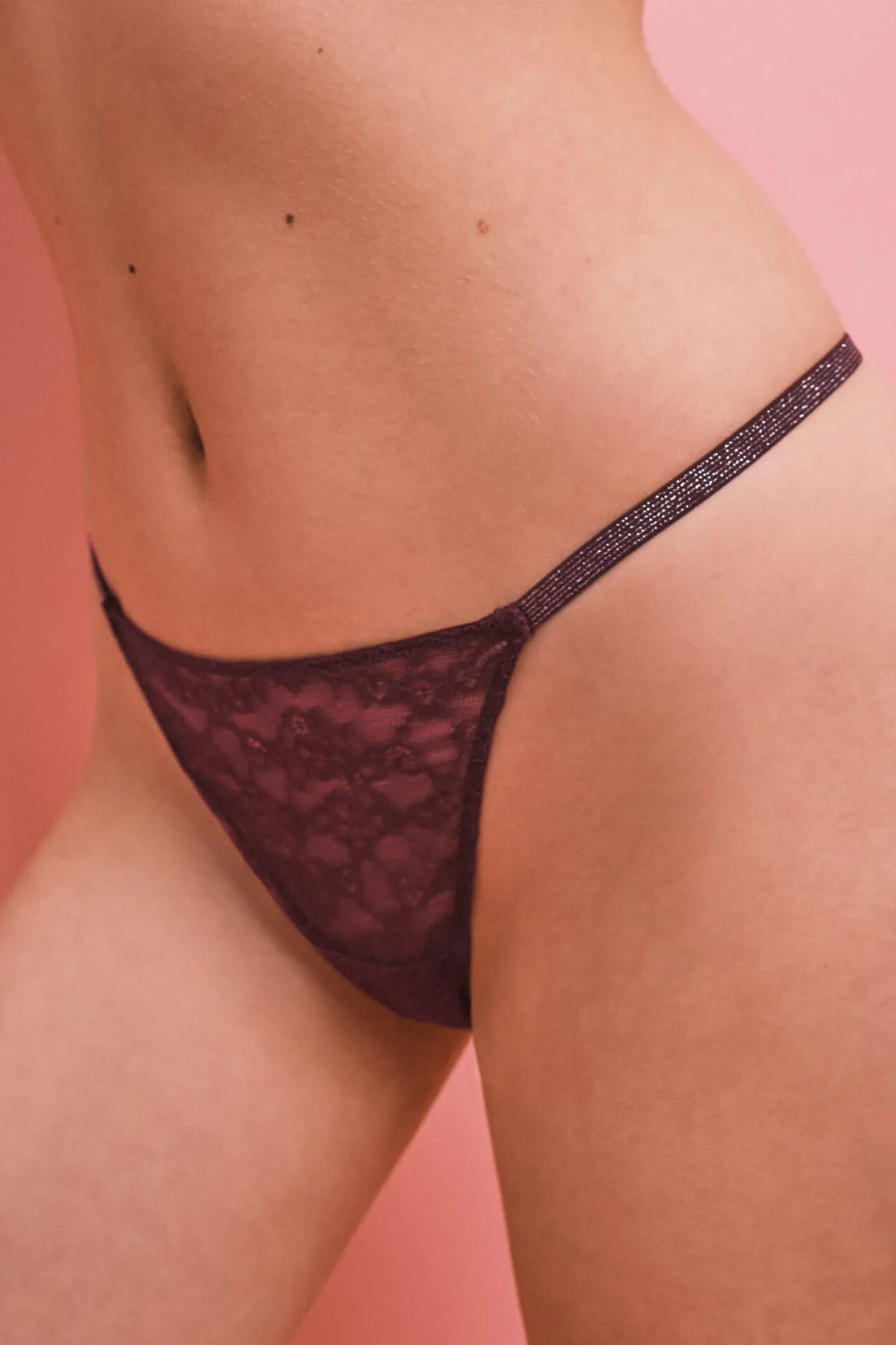 Tanga em renda floral grená