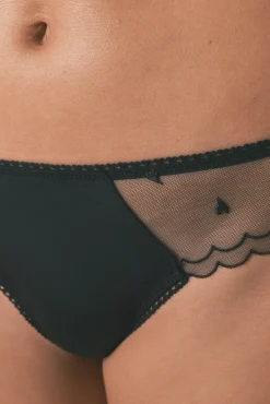 Tanga larga em tule bordada preta
