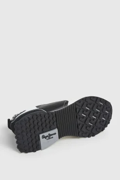 Tênis com detalhes em Camurça