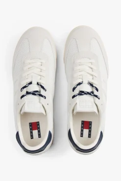 Tênis Tommy Jeans branco com detalhes em azul e vermelho