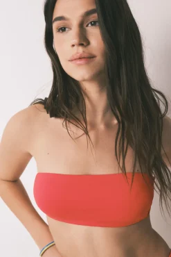 Top biquíni bandeau liso vermelho