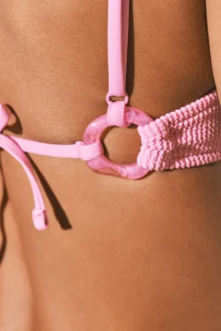 Top biquíni triangular com textura crinkle rosa