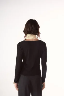 Top com estrutura e detalhes de renda