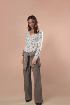 Top com estrutura e detalhes de renda