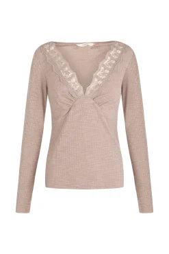 Top com estrutura e detalhes de renda