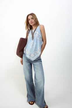 Top tirantes detalle blonda
