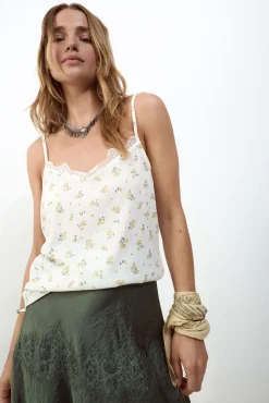 Top tirantes detalle blonda