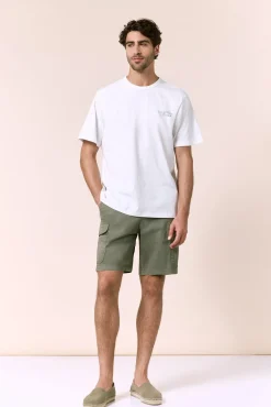 T-shirt com logo à frente e atrás