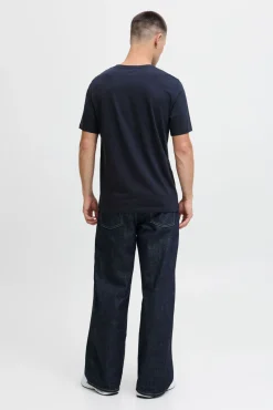 T-shirt com logo grande