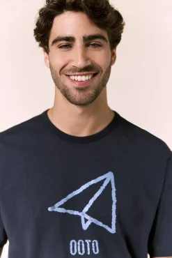 T-shirt com logo grande