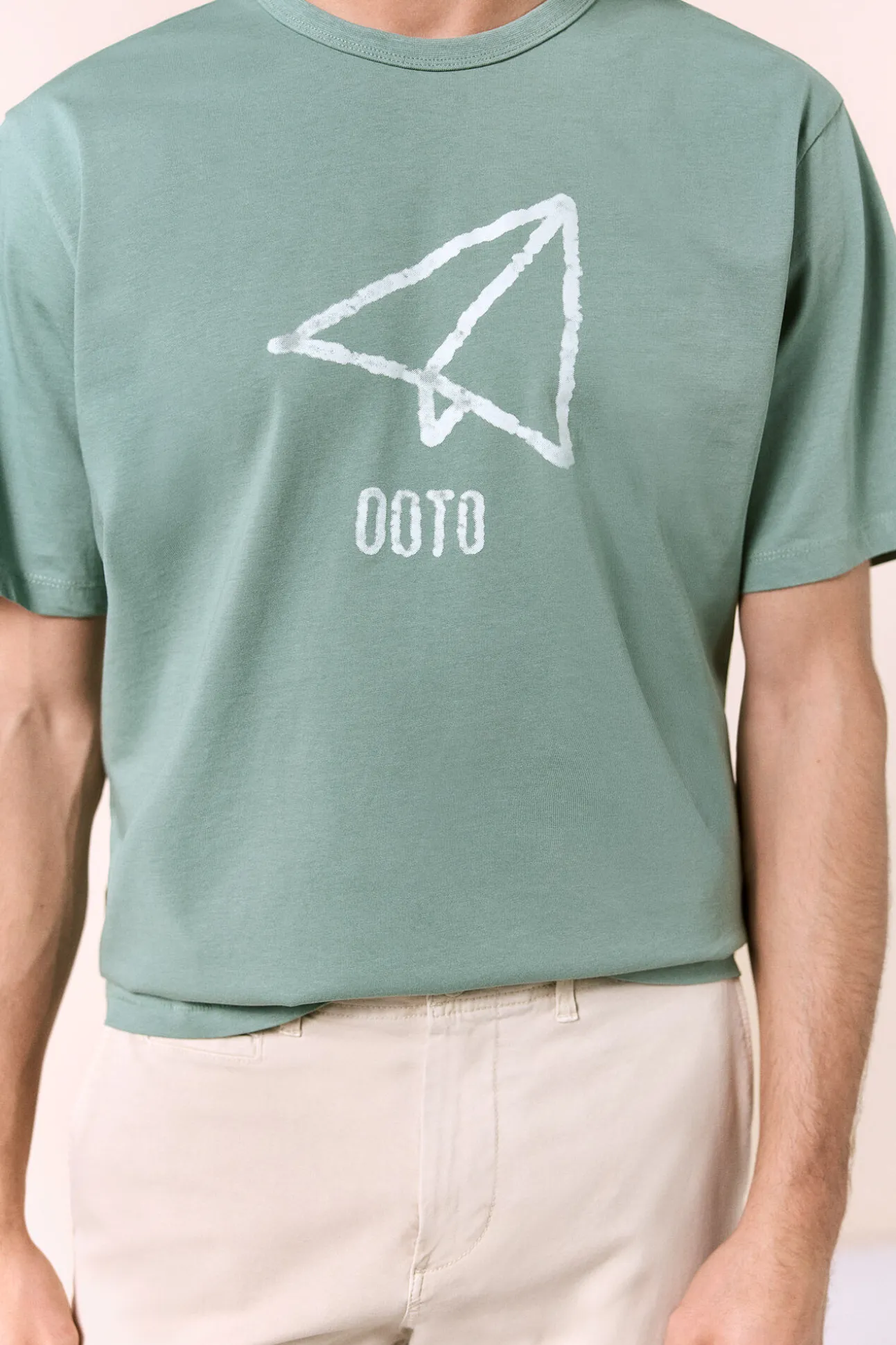 T-shirt com logo grande