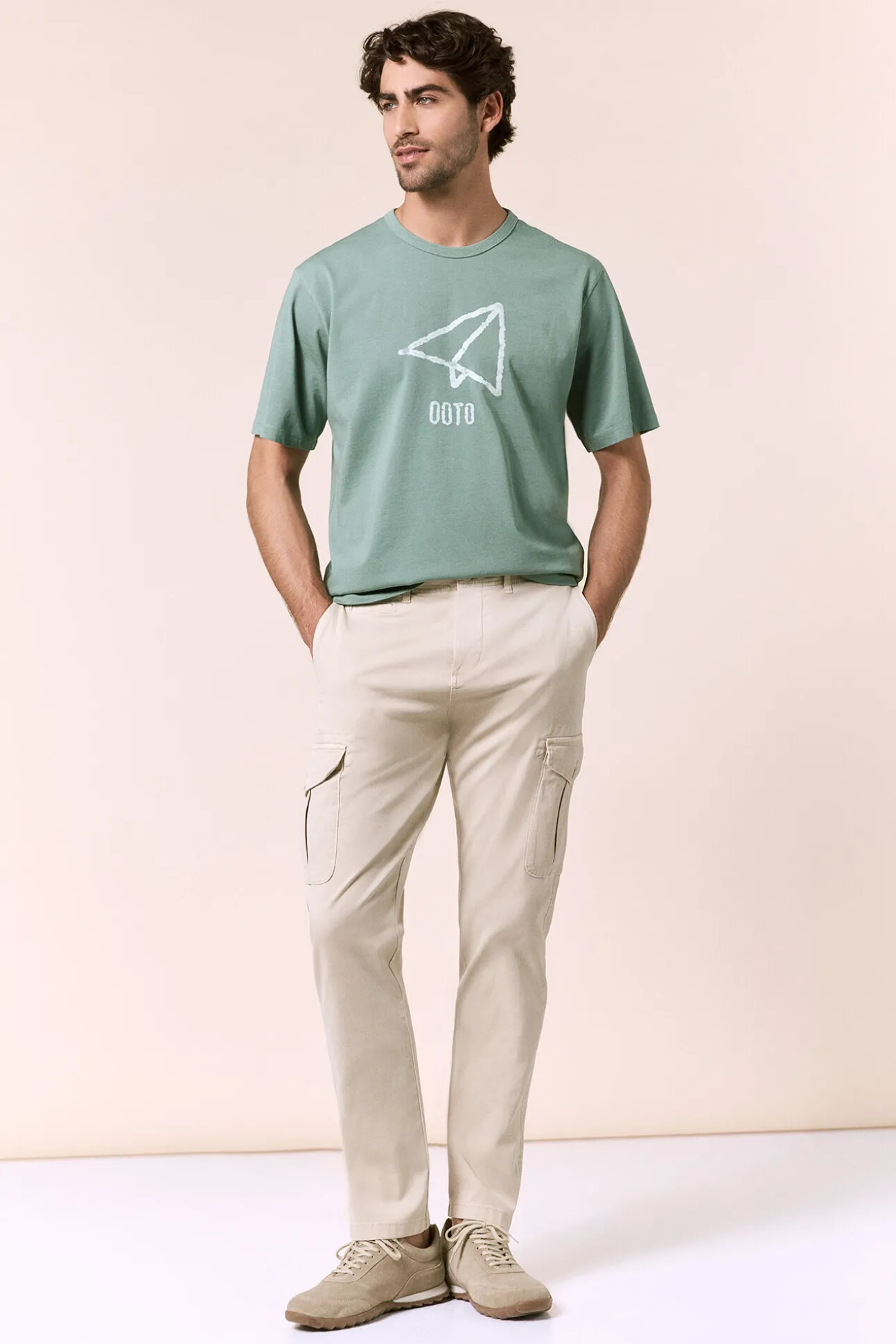T-shirt com logo grande