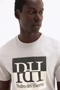 T-shirt com logo grande