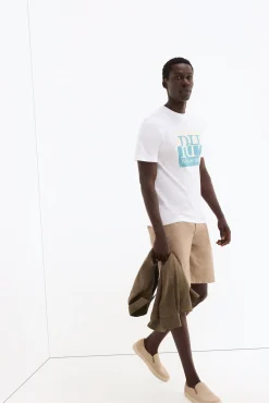 T-shirt com logo grande