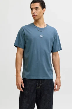 T-shirt com logo na frente
