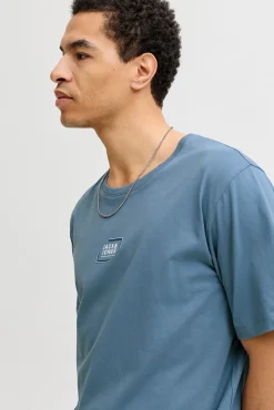 T-shirt com logo na frente