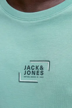 T-shirt com logo na frente