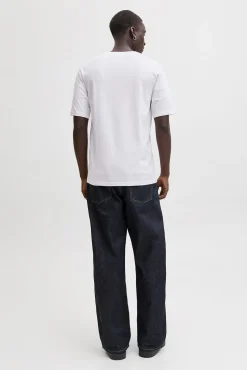 T-shirt com logo na frente