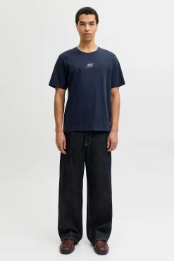 T-shirt com logo na frente
