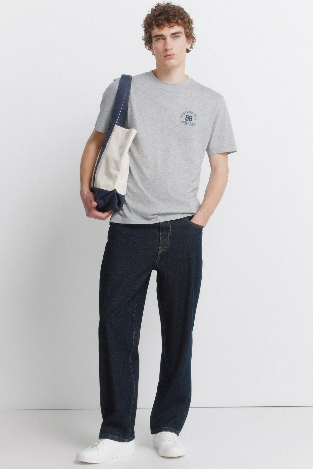 T-shirt com logótipos em vigoré