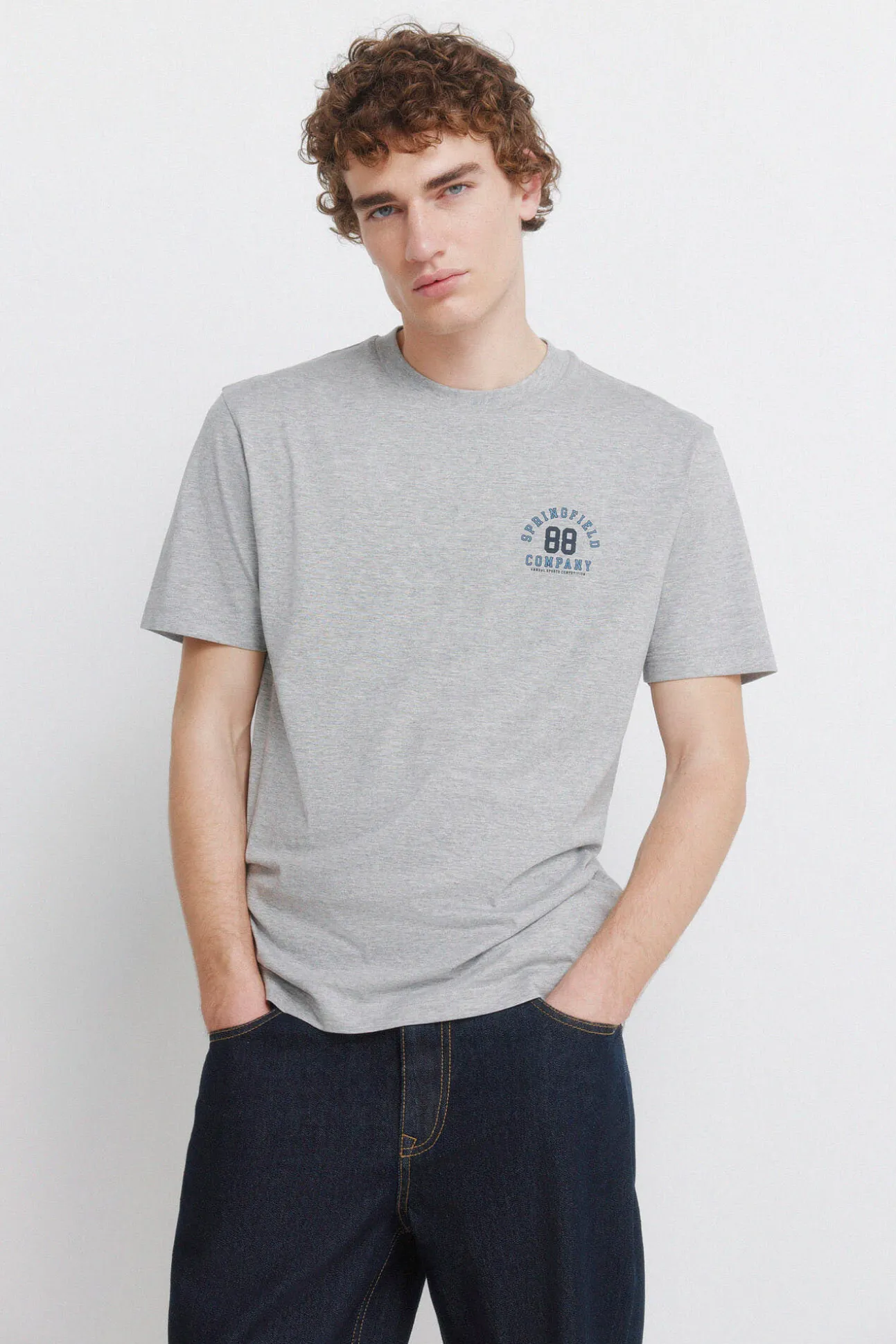 T-shirt com logótipos em vigoré