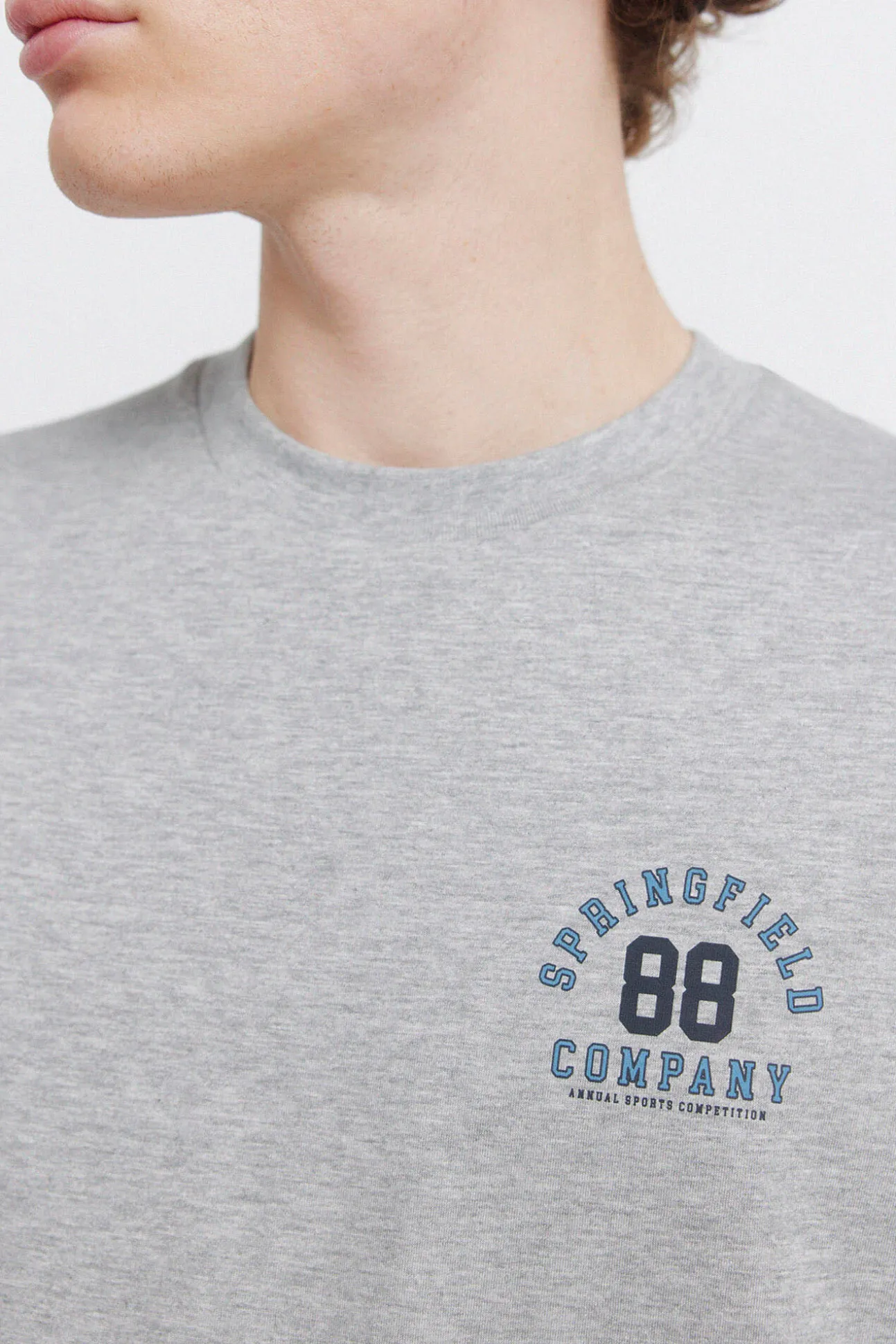 T-shirt com logótipos em vigoré