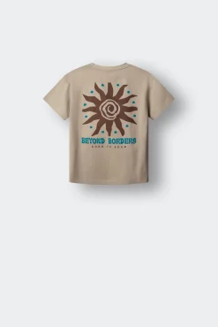 T-shirt manga curta sol costas criança