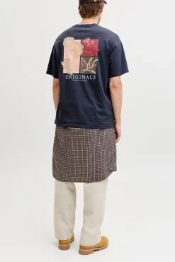 T-shirt regular com estampado nas costas
